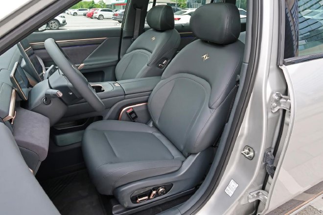 Test drive Dongfeng Yipai e π 008 Extended Range Edition, enjoy a comfortable ride, and be more worry-free for long distances