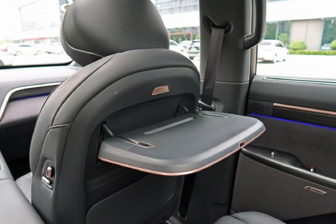 Test drive Dongfeng Yipai e π 008 Extended Range Edition, enjoy a comfortable ride, and be more worry-free for long distances