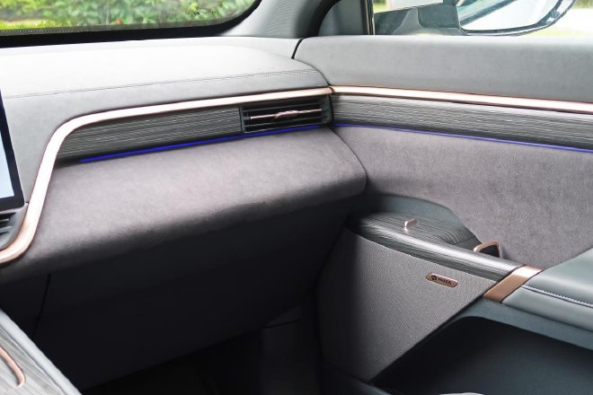 Test drive Dongfeng Yipai e π 008 Extended Range Edition, enjoy a comfortable ride, and be more worry-free for long distances