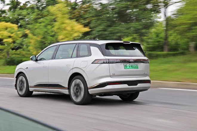 Test drive Dongfeng Yipai e π 008 Extended Range Edition, enjoy a comfortable ride, and be more worry-free for long distances