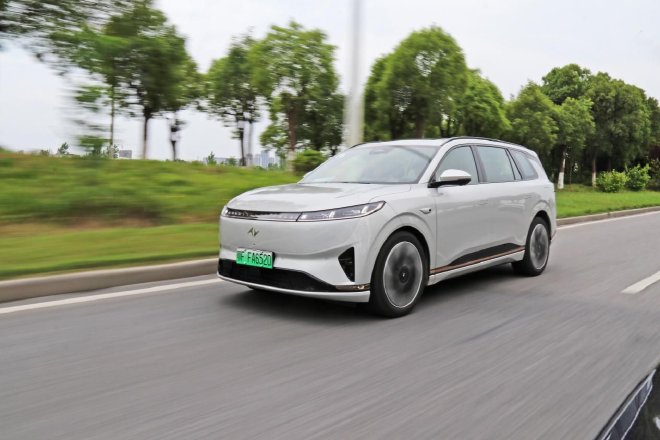 Test drive Dongfeng Yipai e π 008 Extended Range Edition, enjoy a comfortable ride, and be more worry-free for long distances