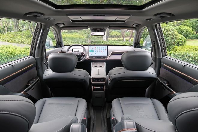 Test drive Dongfeng Yipai e π 008 Extended Range Edition, enjoy a comfortable ride, and be more worry-free for long distances