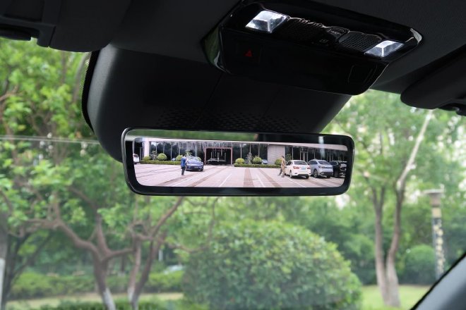 Test drive Dongfeng Yipai e π 008 Extended Range Edition, enjoy a comfortable ride, and be more worry-free for long distances