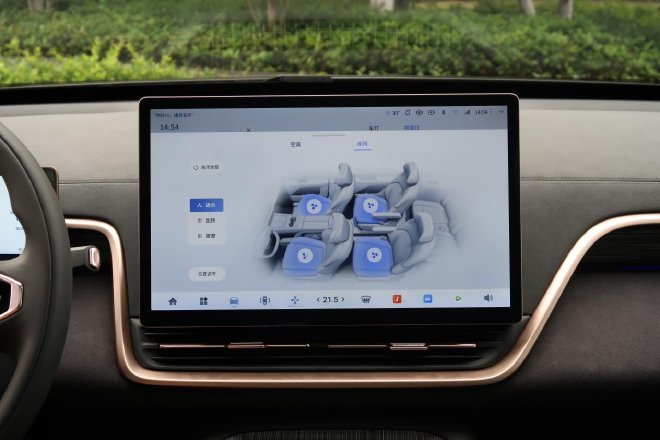 Test drive Dongfeng Yipai e π 008 Extended Range Edition, enjoy a comfortable ride, and be more worry-free for long distances