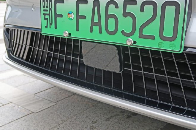 Test drive Dongfeng Yipai e π 008 Extended Range Edition, enjoy a comfortable ride, and be more worry-free for long distances