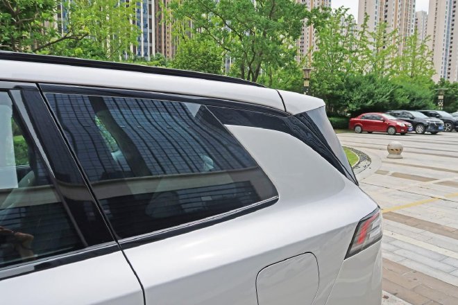 Test drive Dongfeng Yipai e π 008 Extended Range Edition, enjoy a comfortable ride, and be more worry-free for long distances