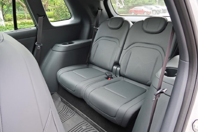 Test drive Dongfeng Yipai e π 008 Extended Range Edition, enjoy a comfortable ride, and be more worry-free for long distances