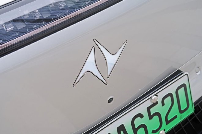 Test drive Dongfeng Yipai e π 008 Extended Range Edition, enjoy a comfortable ride, and be more worry-free for long distances