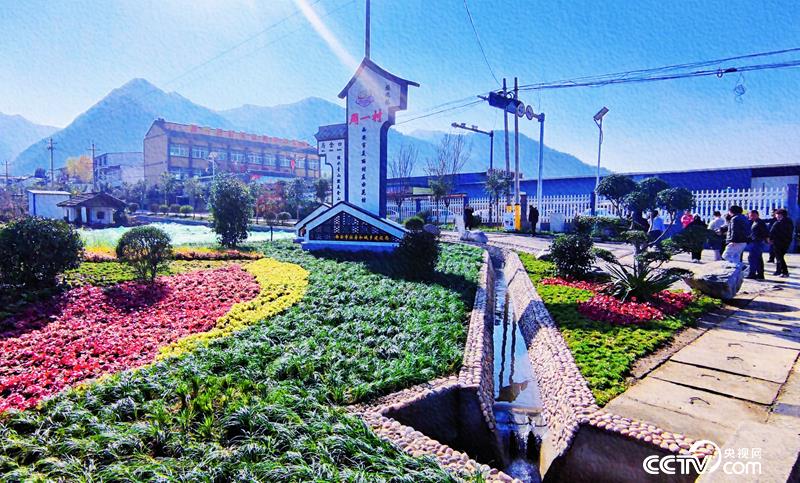 The entrance of reconstructed Zhouyi Village