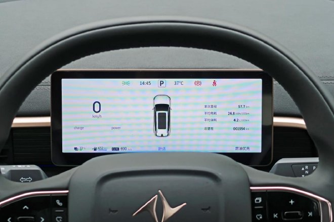 Test drive Dongfeng Yipai e π 008 Extended Range Edition, enjoy a comfortable ride, and be more worry-free for long distances
