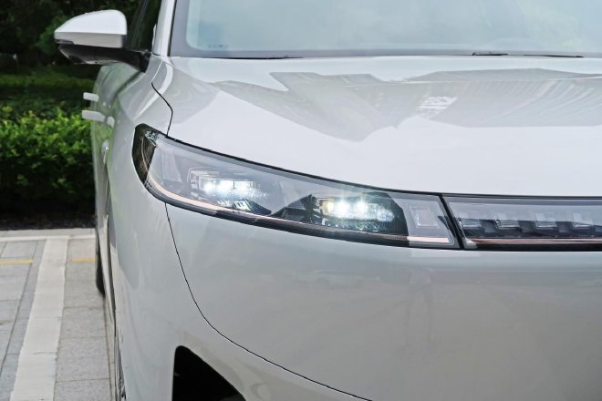 Test drive Dongfeng Yipai e π 008 Extended Range Edition, enjoy a comfortable ride, and be more worry-free for long distances